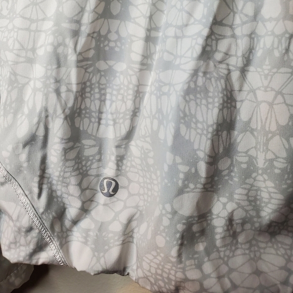 Womens Lululemon Run Hustle Jacket Size 6 White Reflective Glacier Lace - Picture 13 of 16